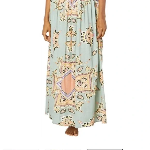 America and Beyond green medallion print Maxi Dress - Picture 8 of 10
